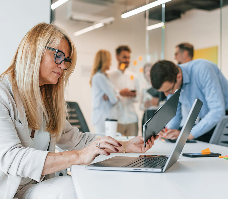 Online shopping concept for mobile app templates